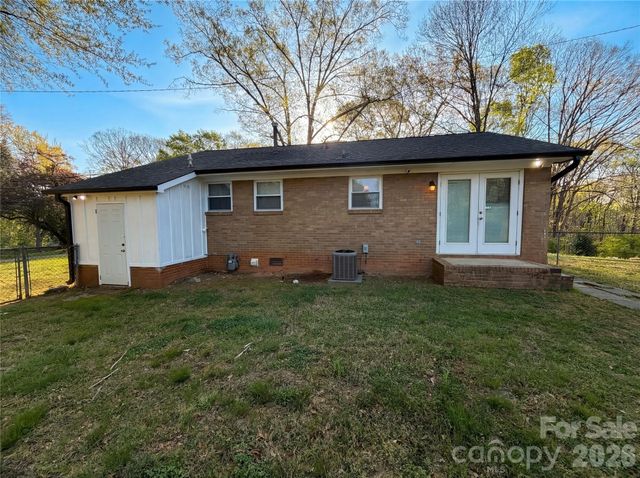 290 Salem Avenue, Dallas, NC 28034