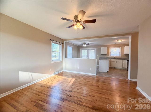 290 Salem Avenue, Dallas, NC 28034