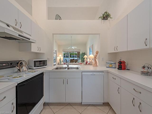 2960 Crown Pointe BLVD, Naples, FL 34112