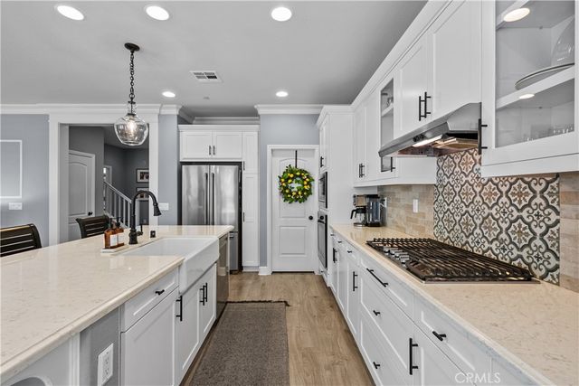 28200 Nield Court, Saugus, CA 91350