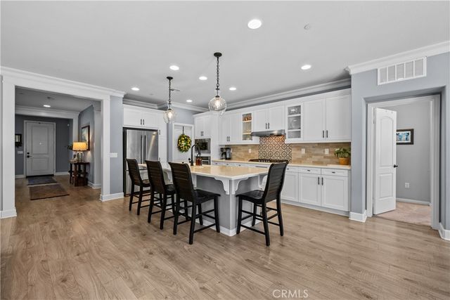 28200 Nield Court, Saugus, CA 91350