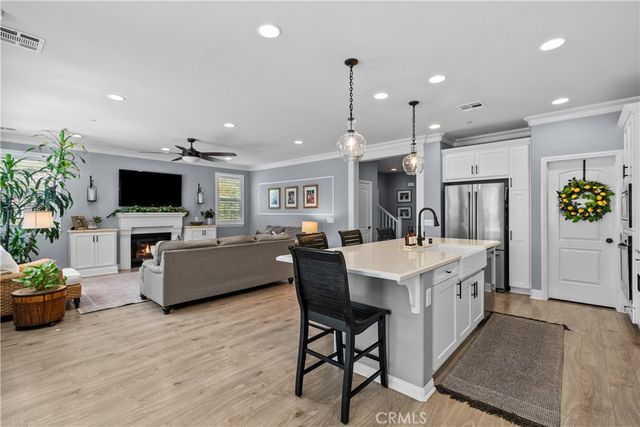 28200 Nield Court, Saugus, CA 91350