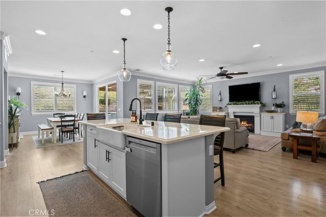 28200 Nield Court, Saugus, CA 91350