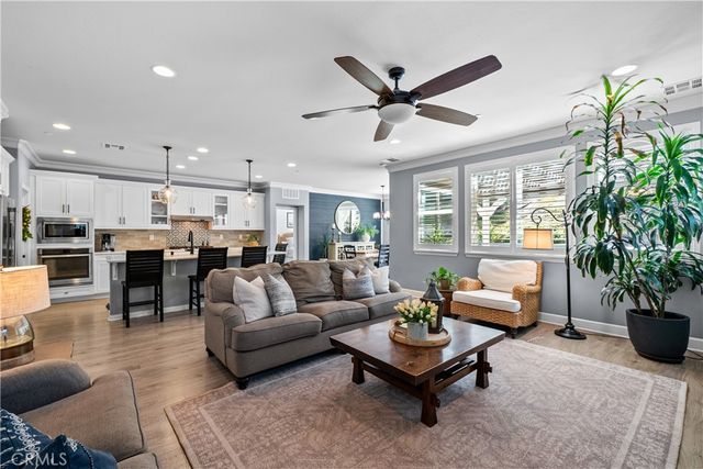 28200 Nield Court, Saugus, CA 91350
