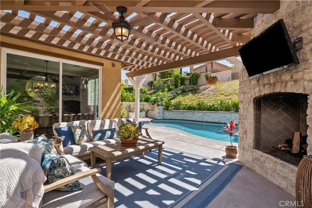 28200 Nield Court, Saugus, CA 91350
