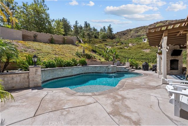 28200 Nield Court, Saugus, CA 91350