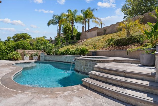 28200 Nield Court, Saugus, CA 91350