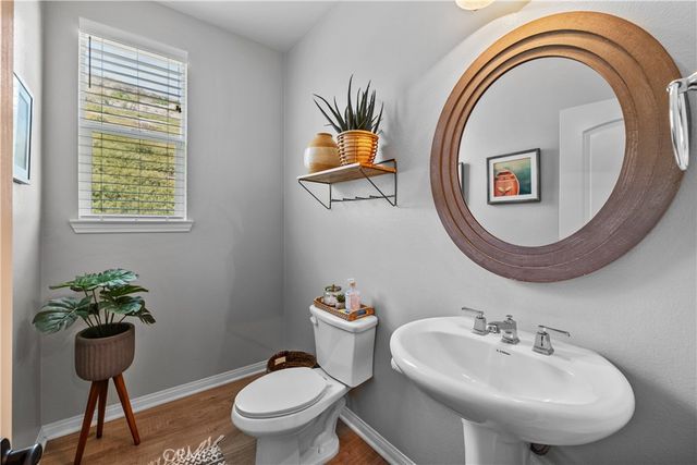 28200 Nield Court, Saugus, CA 91350