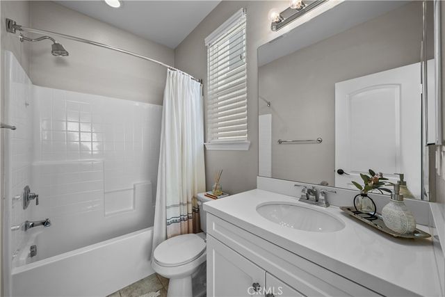 28200 Nield Court, Saugus, CA 91350