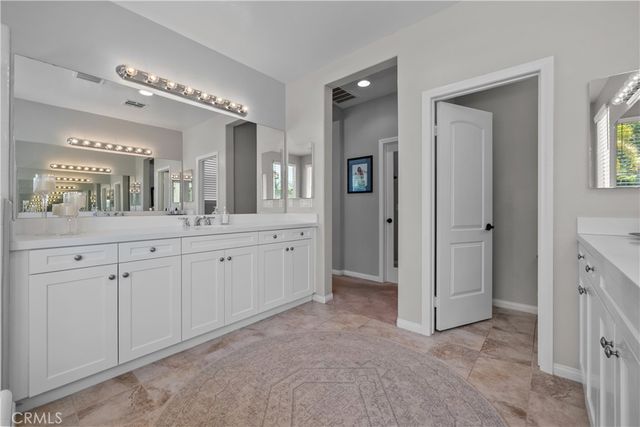 28200 Nield Court, Saugus, CA 91350