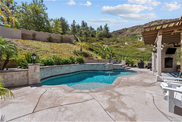 28200 Nield Court, Saugus, CA 91350