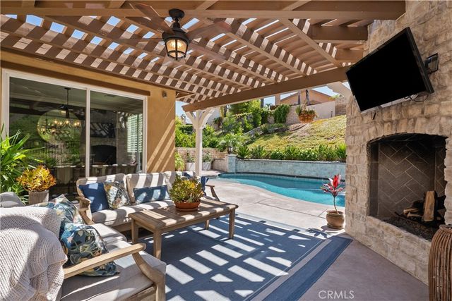 28200 Nield Court, Saugus, CA 91350