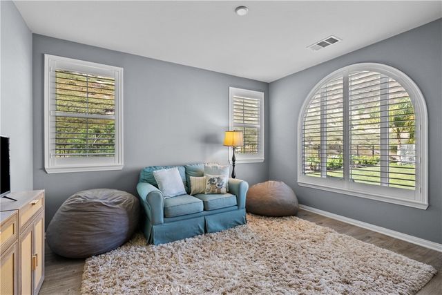 28200 Nield Court, Saugus, CA 91350