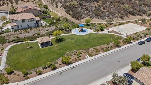 28200 Nield Court, Saugus, CA 91350