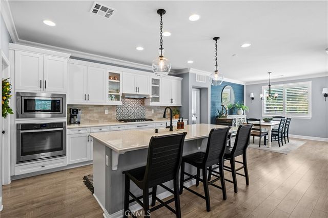 28200 Nield Court, Saugus, CA 91350
