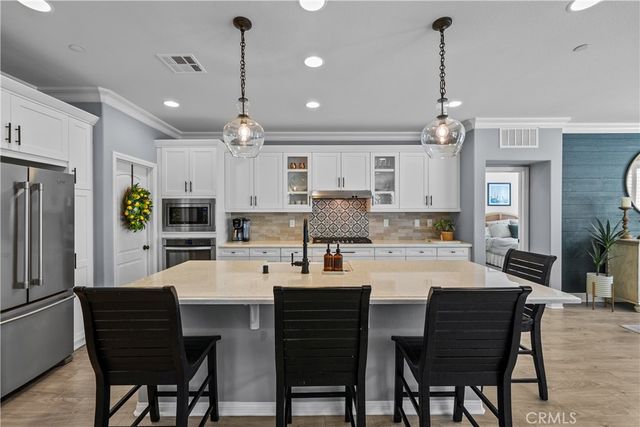 28200 Nield Court, Saugus, CA 91350