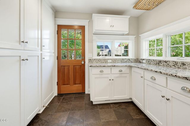 235 Gibson Street, Talent, OR 97540