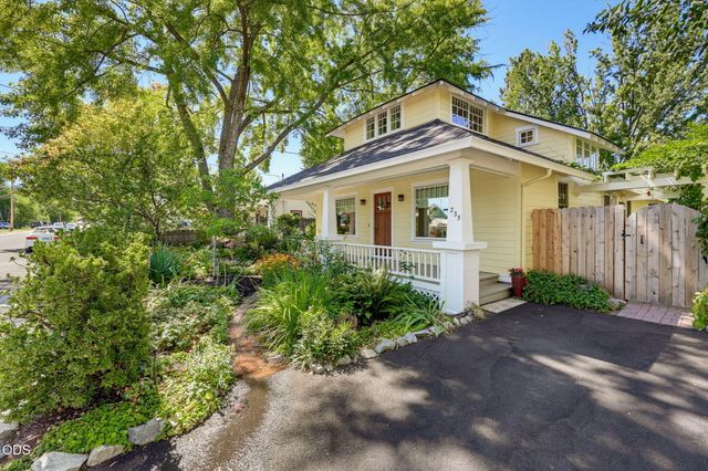 235 Gibson Street, Talent, OR 97540