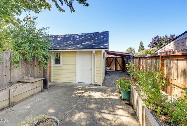 235 Gibson Street, Talent, OR 97540