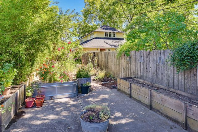 235 Gibson Street, Talent, OR 97540