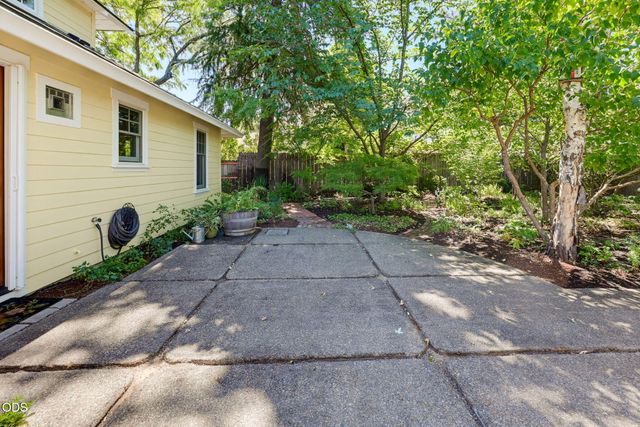 235 Gibson Street, Talent, OR 97540