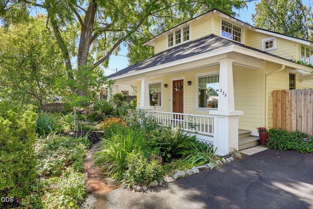 235 Gibson Street, Talent, OR 97540