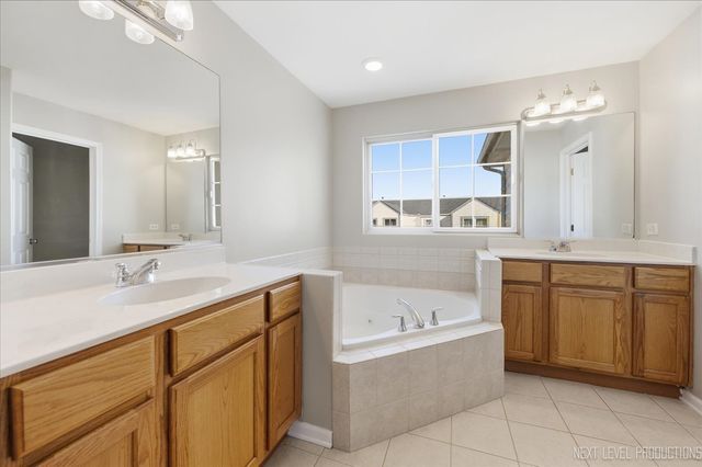 1742 Waters Edge Drive 1742, Minooka, IL 60447