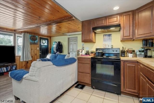 407 Diggles Place, Vernon, NJ 07422