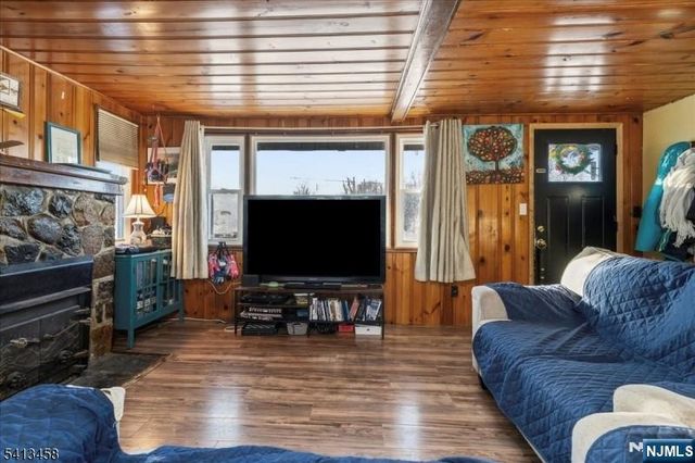 407 Diggles Place, Vernon, NJ 07422