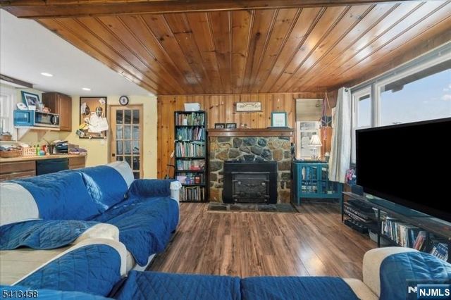 407 Diggles Place, Vernon, NJ 07422