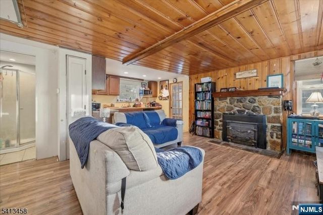 407 Diggles Place, Vernon, NJ 07422