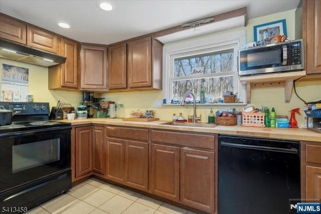 407 Diggles Place, Vernon, NJ 07422