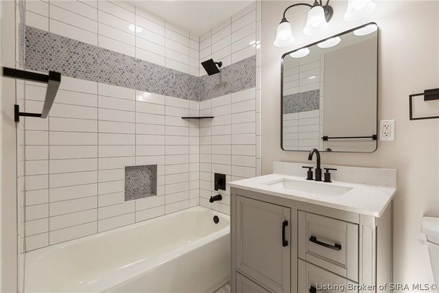 2104 Green Valley Road, New Albany, IN 47150