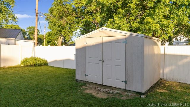2104 Green Valley Road, New Albany, IN 47150
