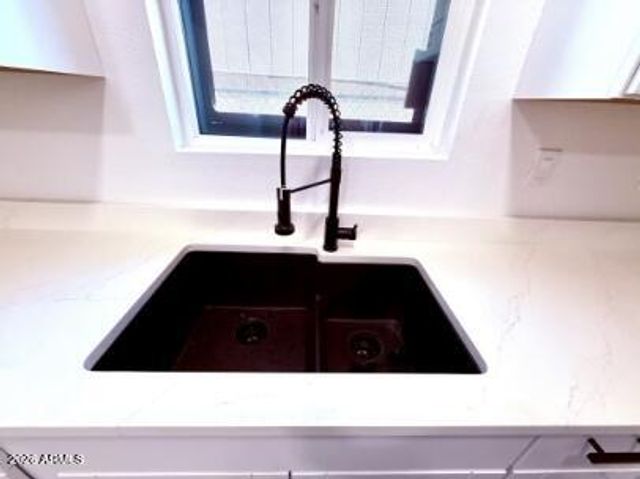 1009 E CHIPMAN Road, Phoenix, AZ 85040