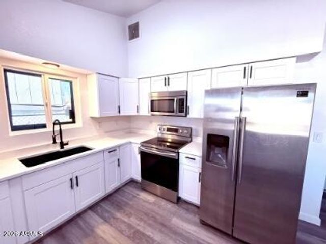 1009 E CHIPMAN Road, Phoenix, AZ 85040