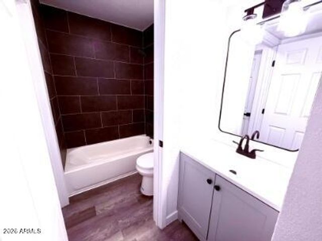 1009 E CHIPMAN Road, Phoenix, AZ 85040