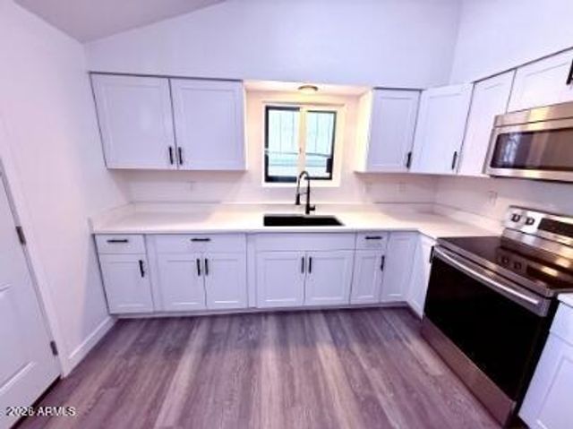 1009 E CHIPMAN Road, Phoenix, AZ 85040