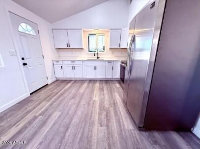 1009 E CHIPMAN Road, Phoenix, AZ 85040