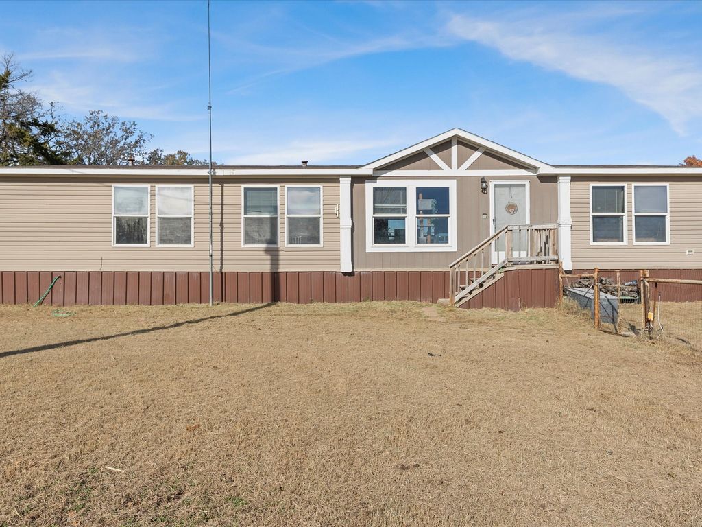 2722 Denver Road, Sunset, TX 76270