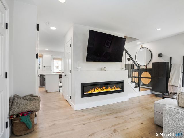 1117 Black Rock Turnpike 1117, Fairfield, CT 06825