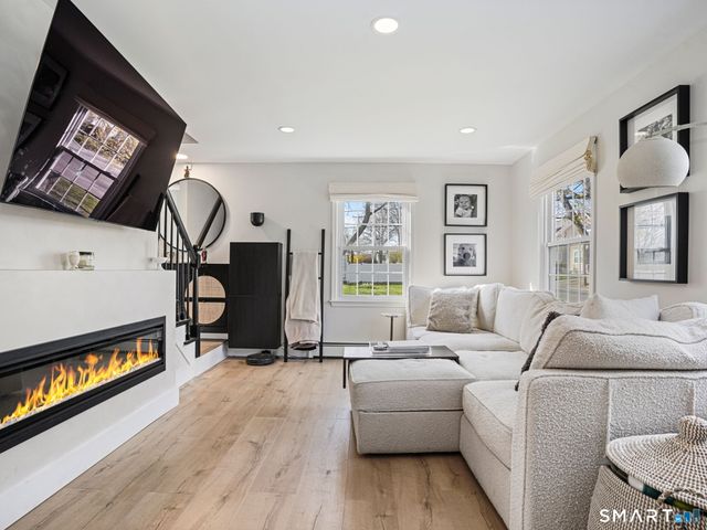 1117 Black Rock Turnpike 1117, Fairfield, CT 06825