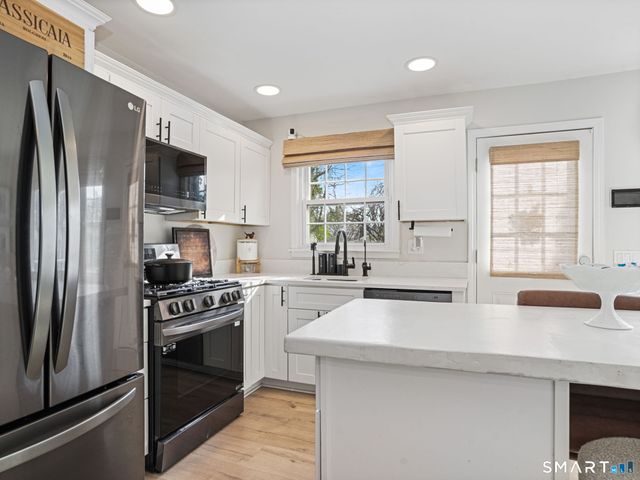 1117 Black Rock Turnpike 1117, Fairfield, CT 06825