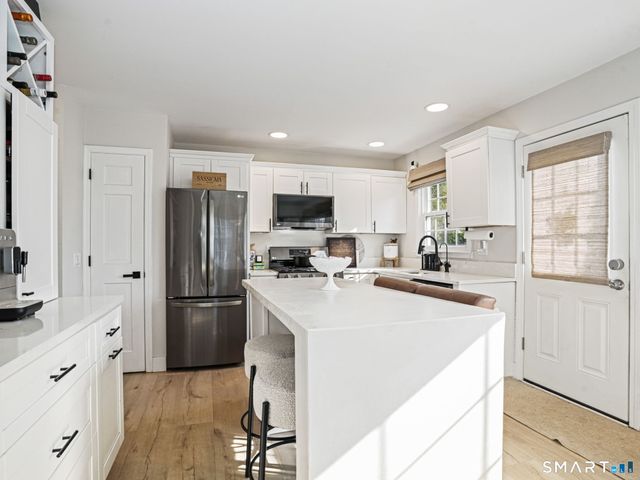 1117 Black Rock Turnpike 1117, Fairfield, CT 06825