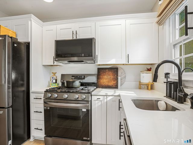 1117 Black Rock Turnpike 1117, Fairfield, CT 06825