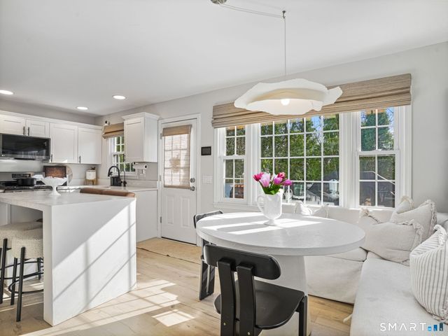 1117 Black Rock Turnpike 1117, Fairfield, CT 06825