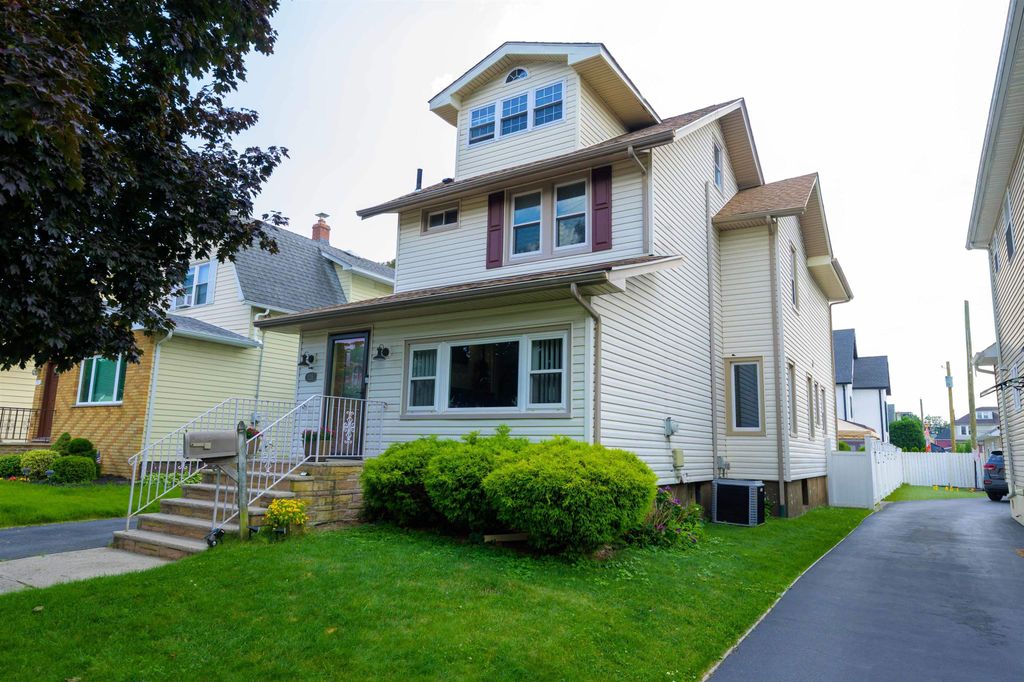 126 POST AVE, Lyndhurst, NJ 07071