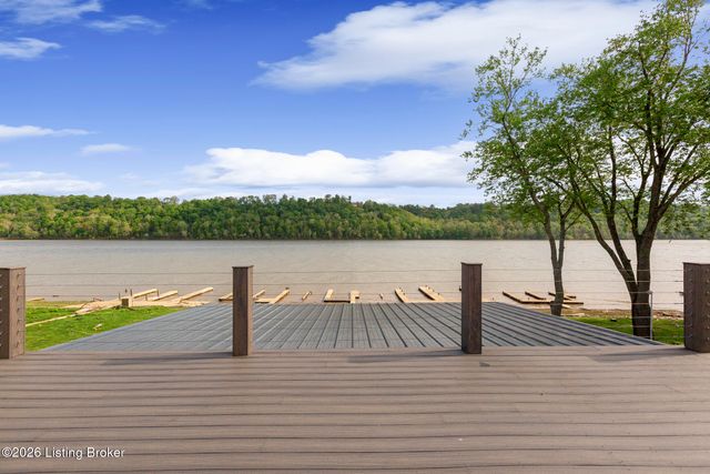 252 W River Rd, Charlestown, IN 47111