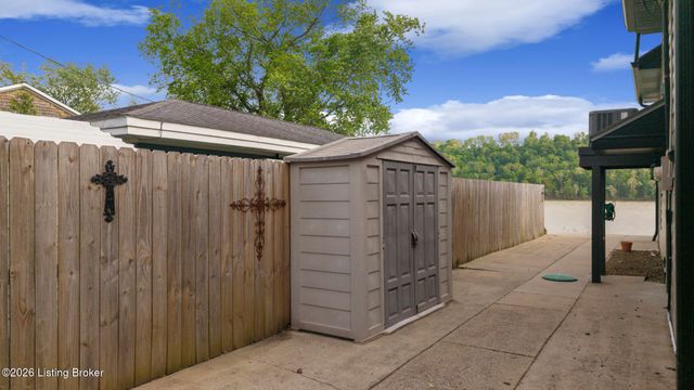 252 W River Rd, Charlestown, IN 47111