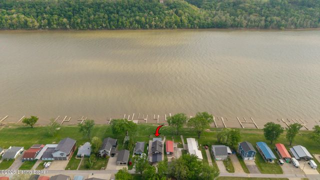 252 W River Rd, Charlestown, IN 47111